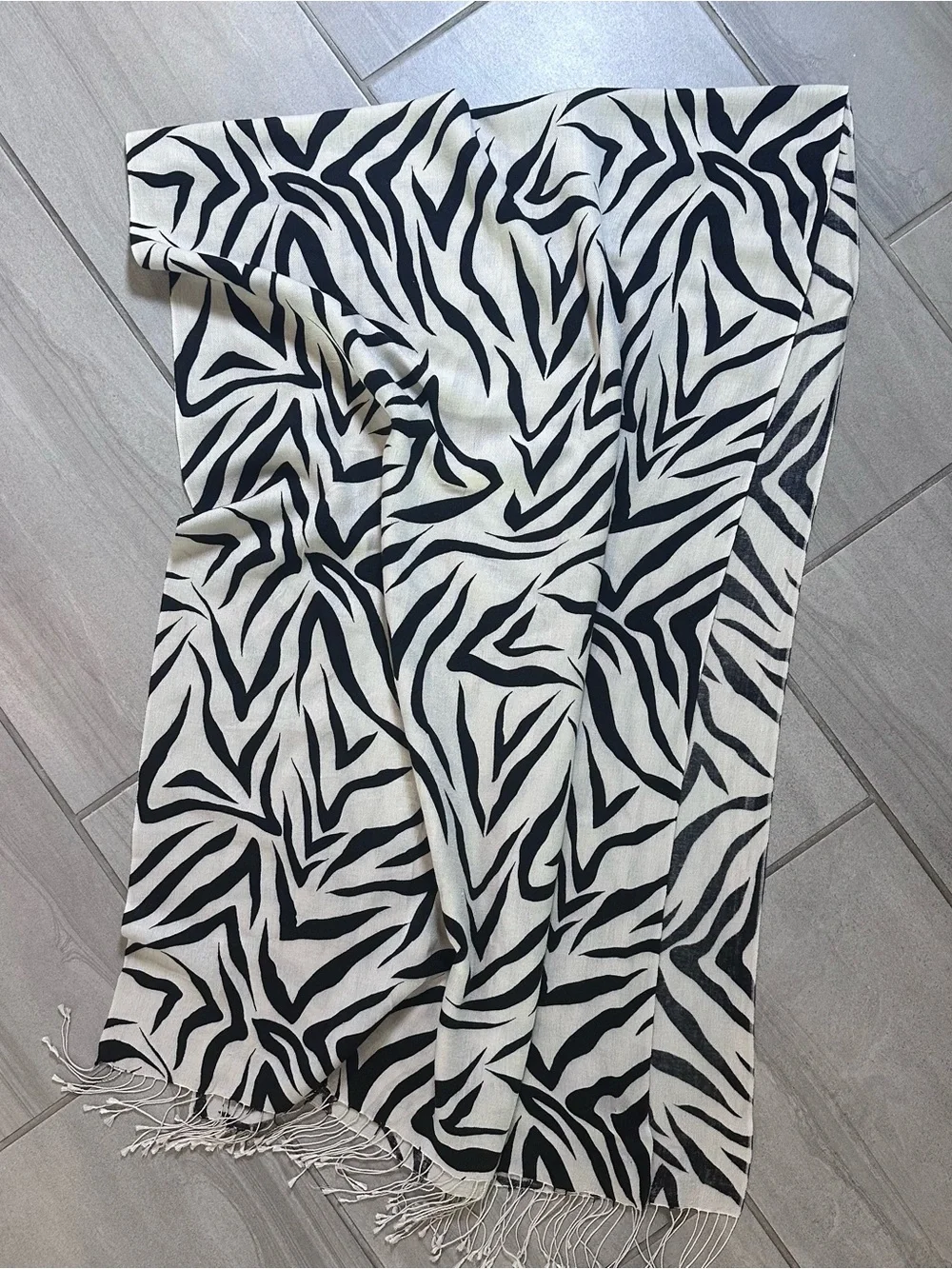 Tolani silk/pashmina Abstract Zebra Print Scarf Wrap Shawl Black Ivory Fringe